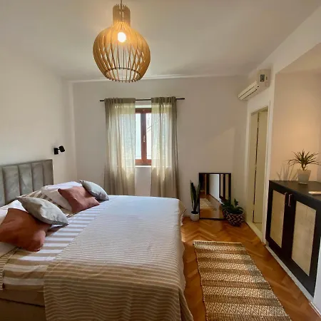 Josip 3* ماكارسكا